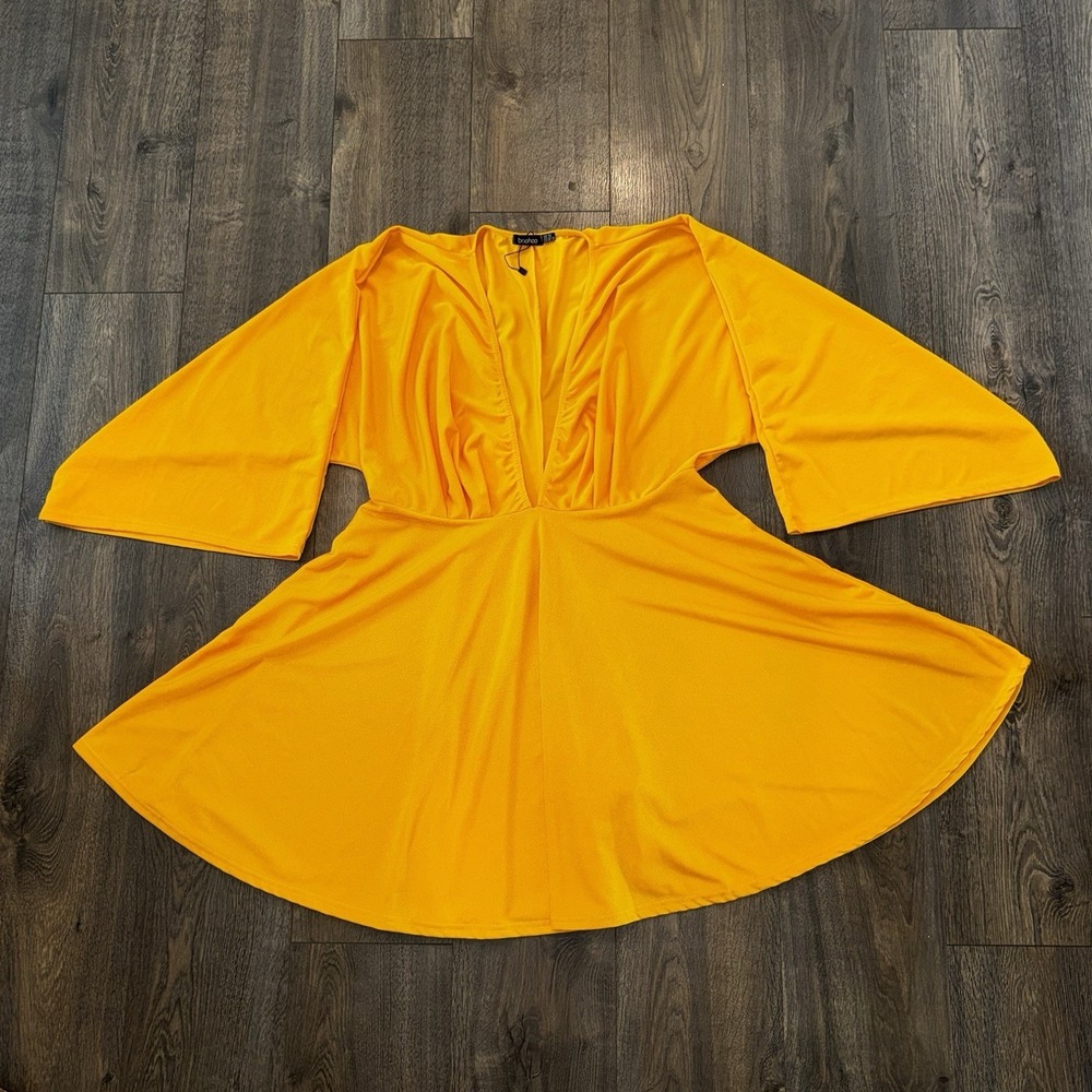 Boohoo‎ Women's Plus 16 Draped Kimono Sleeve Skater Dress Mustard Deep Neck Sexy